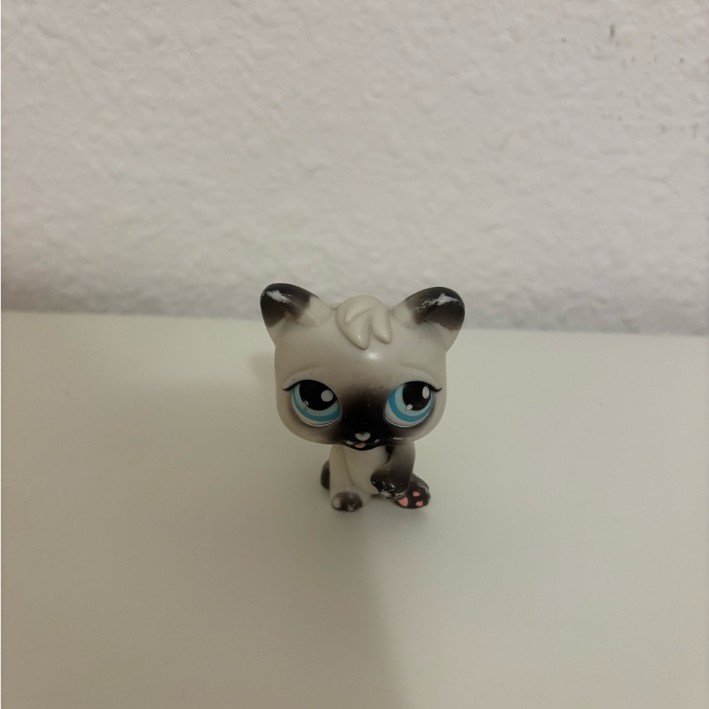 Littlest pet shop cat